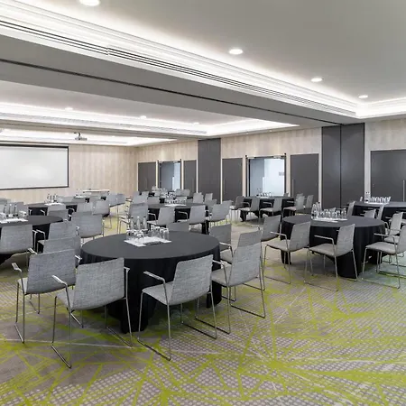Hilton London Heathrow Airport-2