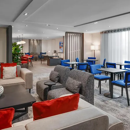 Hilton London Heathrow Airport-3